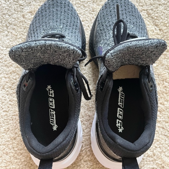 Nike Women’s Shoes React Infinity in Size 8 - Picture 5 of 8